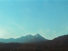 bossfight-free-stock-photos-mountains-sky-blue-house-orange
