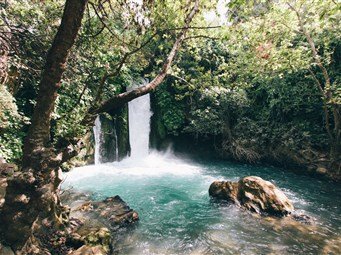 bossfight-free-stock-photos-waterfall-water-blue-rocks-trees